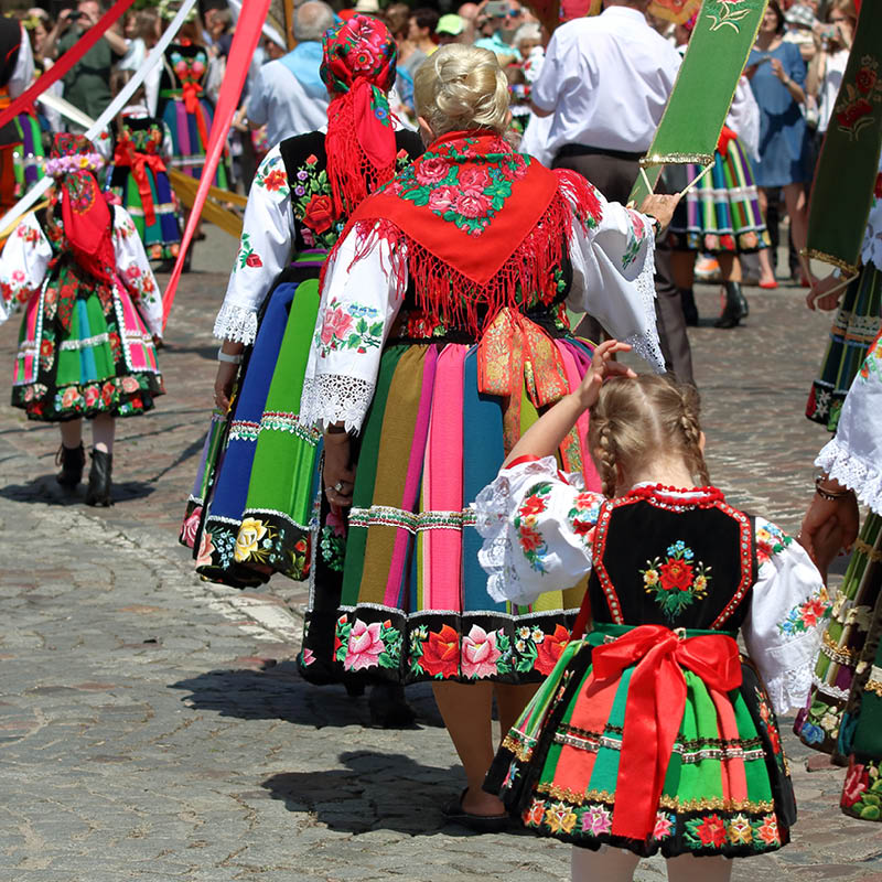 Polske folkedarakter i masse flotte farger